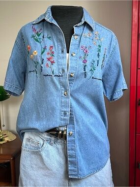 90’s Casey & Max Embroidered Light Blue Denim Button-Down Shirt